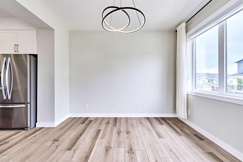 102 Crestridge Common Sw, Calgary, AB - Indoor Photo Showing Other Room