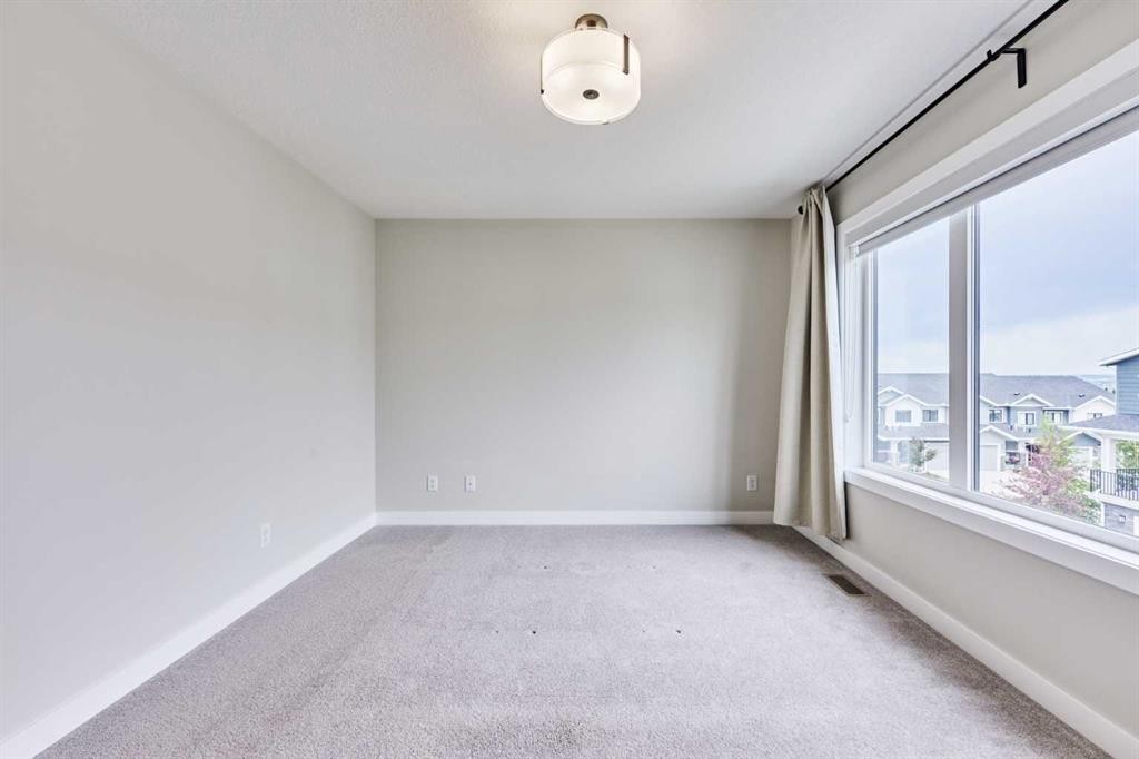 102 Crestridge Common Sw, Calgary, AB - Indoor Photo Showing Other Room