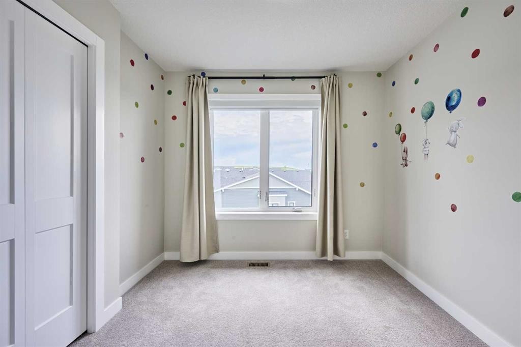 102 Crestridge Common Sw, Calgary, AB - Indoor Photo Showing Other Room