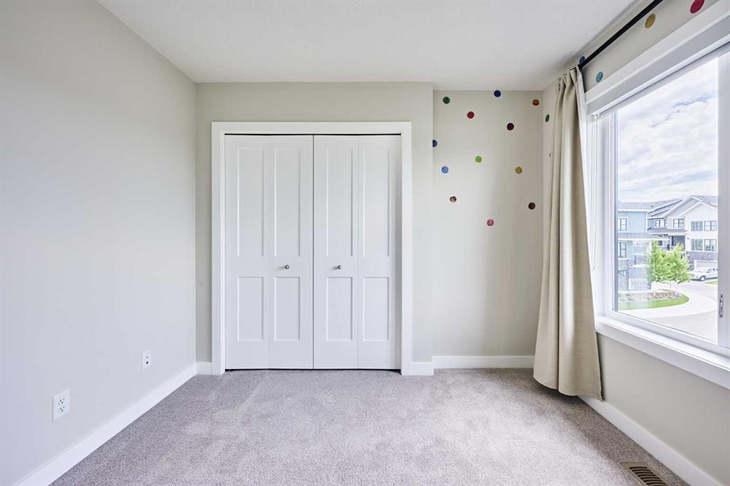 102 Crestridge Common Sw, Calgary, AB - Indoor Photo Showing Other Room