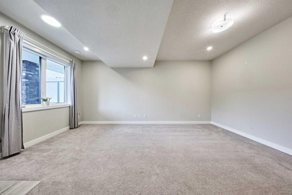 102 Crestridge Common Sw, Calgary, AB - Indoor