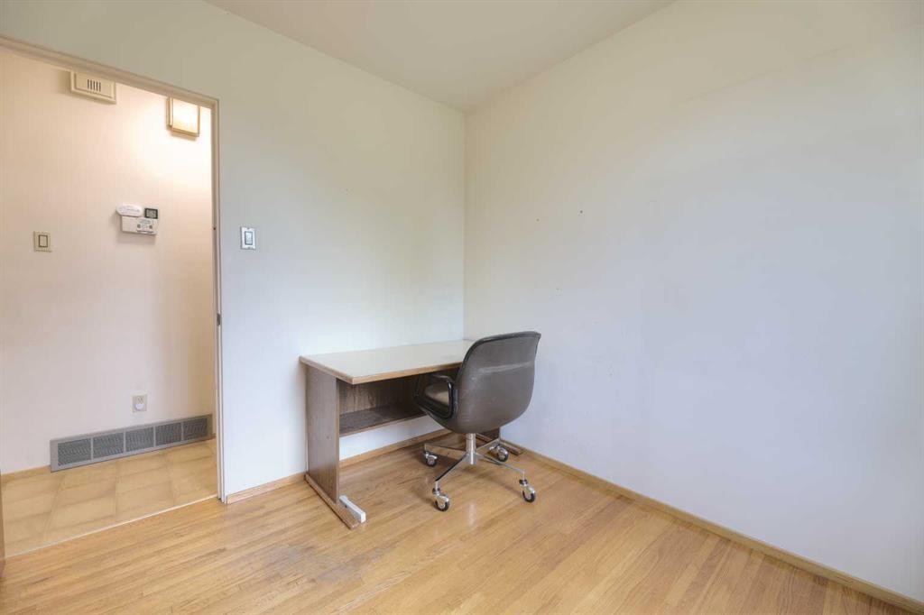 31 Rosery Drive Nw, Calgary, AB - Indoor