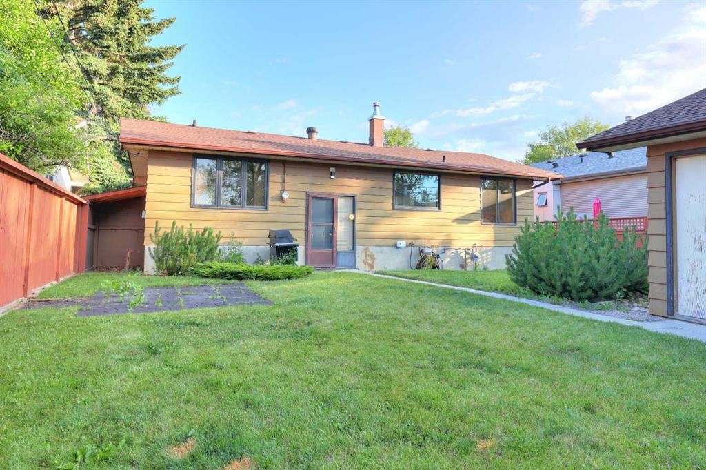 31 Rosery Drive Nw, Calgary, AB - Outdoor