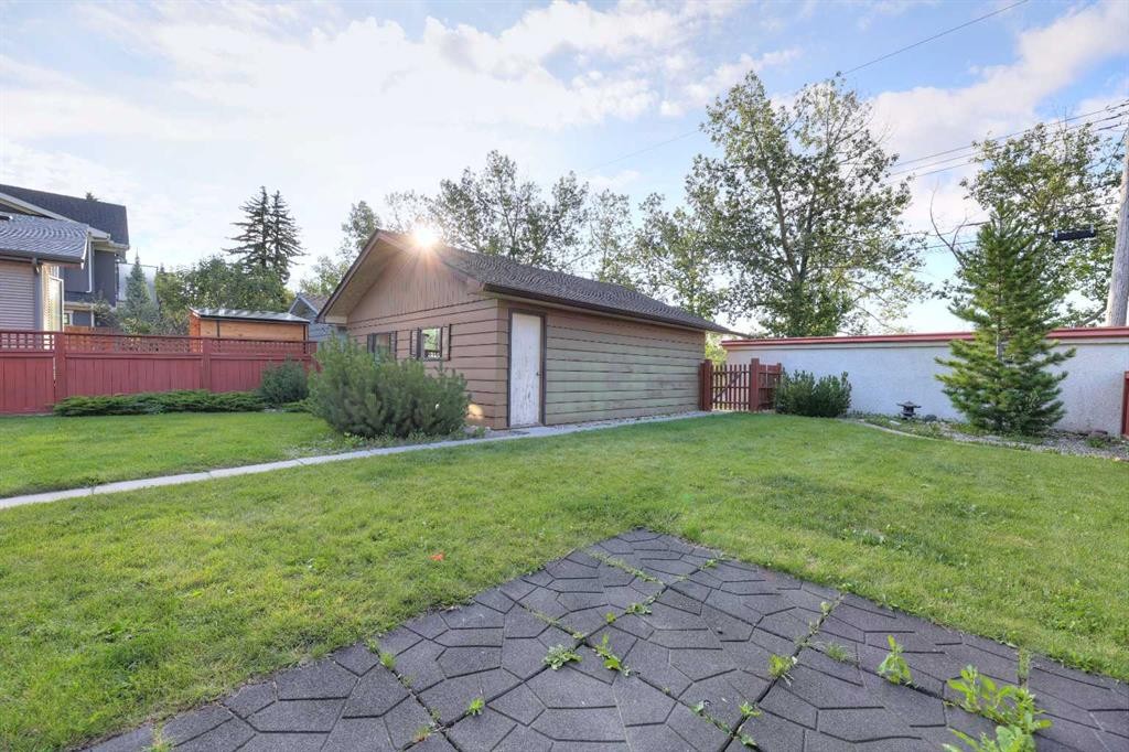 31 Rosery Drive Nw, Calgary, AB - Outdoor