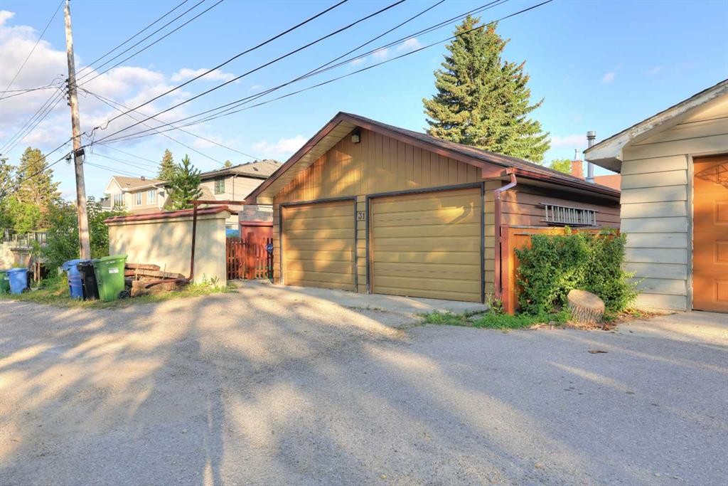 31 Rosery Drive Nw, Calgary, AB - Outdoor