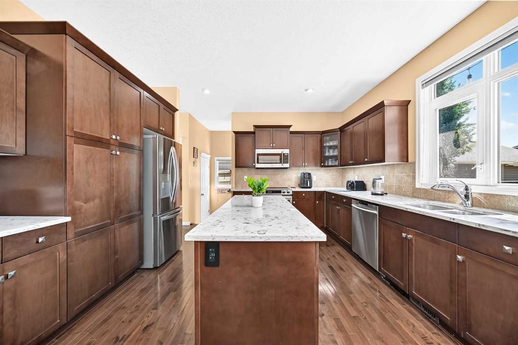 29 Westridge Crescent, Okotoks, AB - Indoor Photo Showing Kitchen With Double Sink