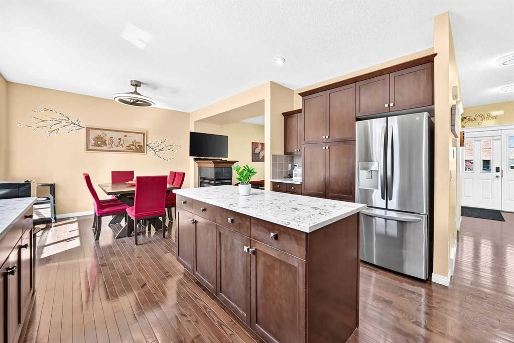 29 Westridge Crescent, Okotoks, AB - Indoor Photo Showing Kitchen