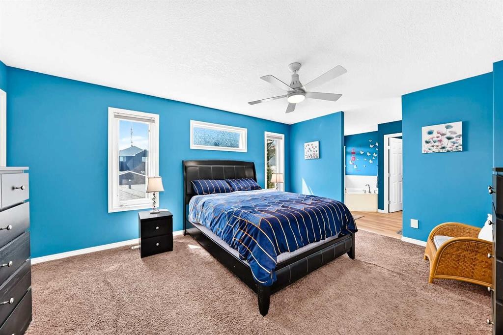 29 Westridge Crescent, Okotoks, AB - Indoor Photo Showing Bedroom