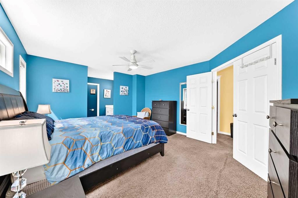 29 Westridge Crescent, Okotoks, AB - Indoor Photo Showing Bedroom