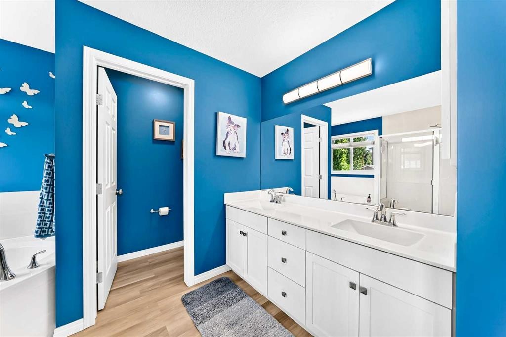29 Westridge Crescent, Okotoks, AB - Indoor Photo Showing Bathroom