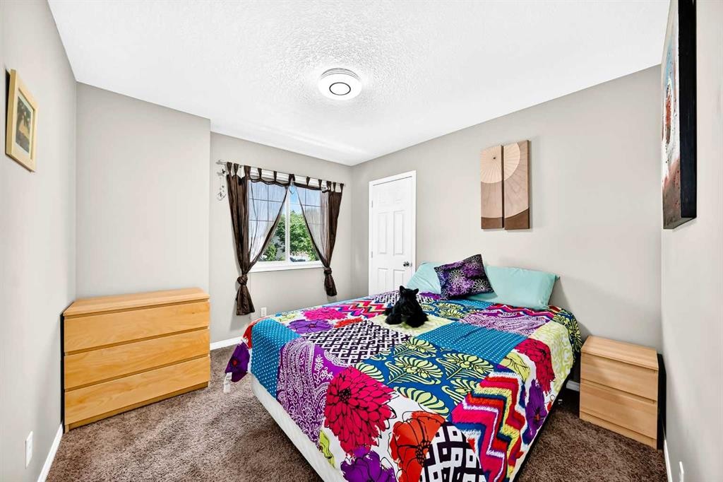 29 Westridge Crescent, Okotoks, AB - Indoor Photo Showing Bedroom