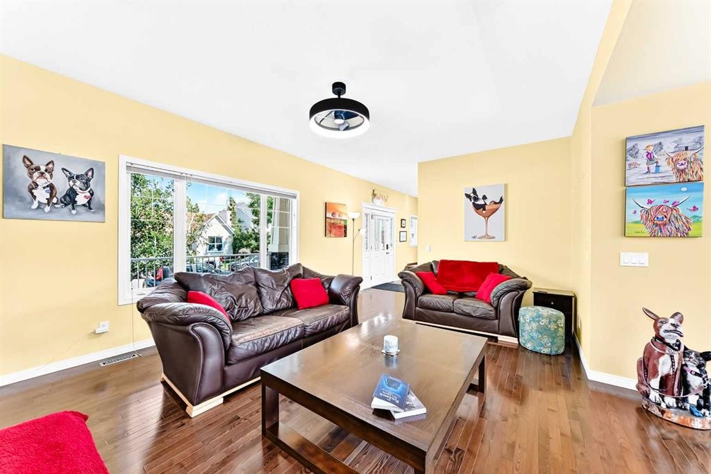 29 Westridge Crescent, Okotoks, AB - Indoor Photo Showing Living Room