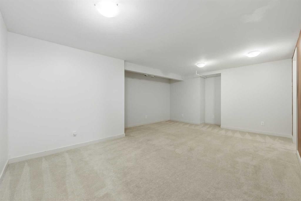 4159 Doverbrook Road Se, Calgary, AB - Indoor Photo Showing Other Room