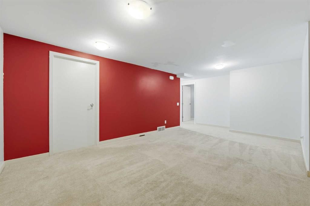 4159 Doverbrook Road Se, Calgary, AB - Indoor Photo Showing Other Room