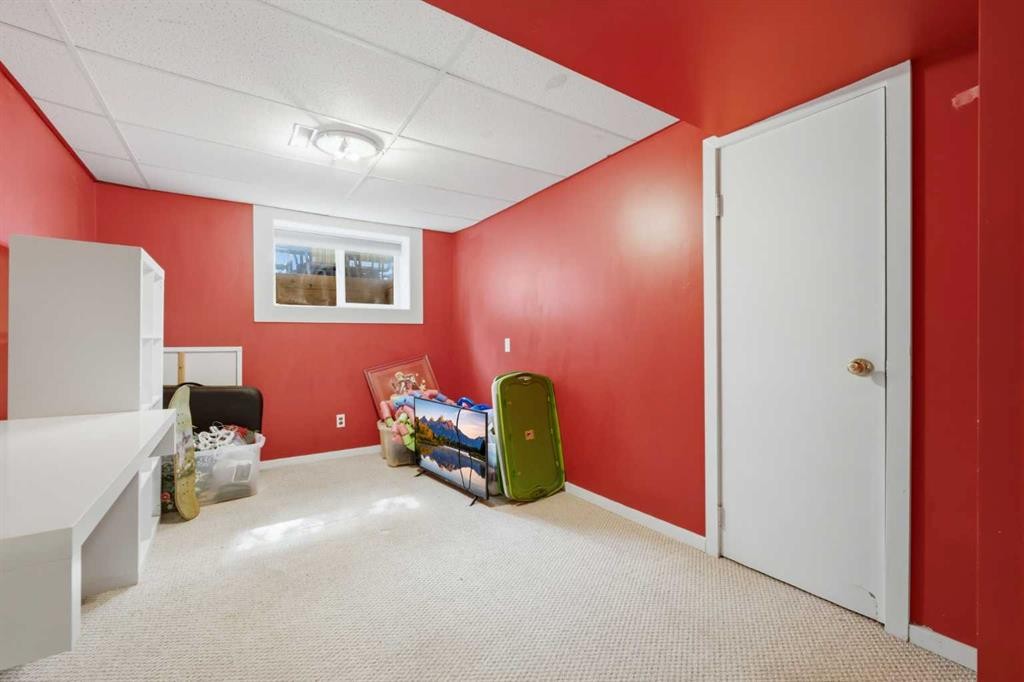 4159 Doverbrook Road Se, Calgary, AB - Indoor Photo Showing Other Room