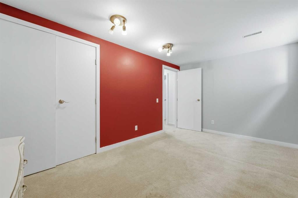 4159 Doverbrook Road Se, Calgary, AB - Indoor Photo Showing Other Room