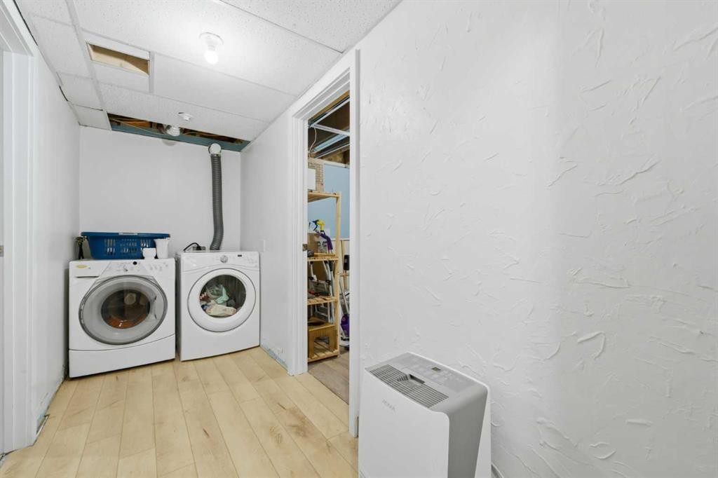 4159 Doverbrook Road Se, Calgary, AB - Indoor Photo Showing Laundry Room