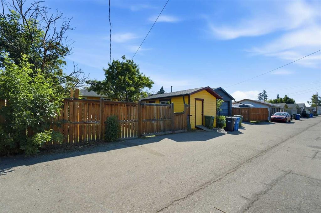 4159 Doverbrook Road Se, Calgary, AB - Outdoor
