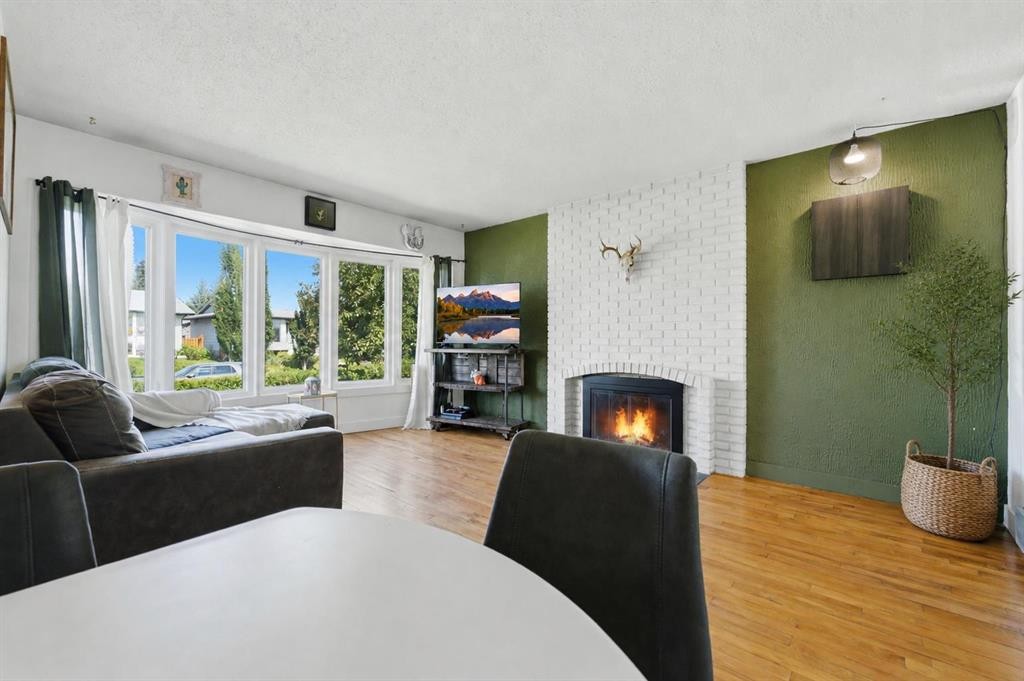4159 Doverbrook Road Se, Calgary, AB - Indoor Photo Showing Living Room With Fireplace