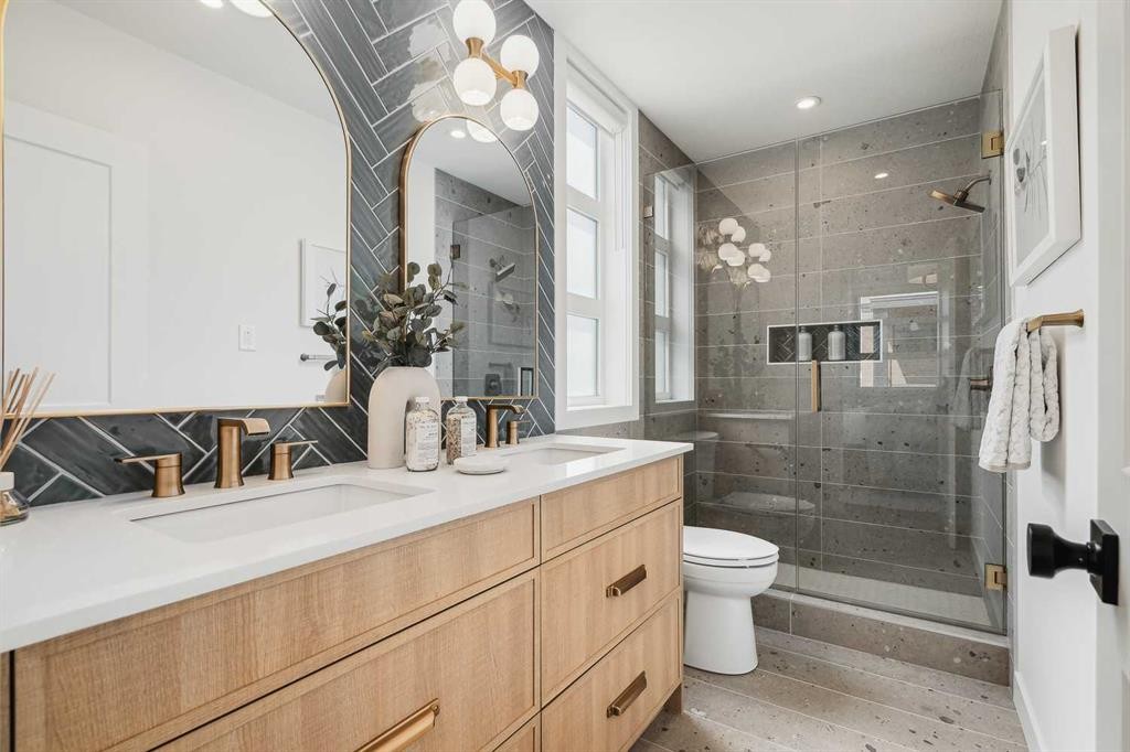 2301-55 Lucas Way Nw, Calgary, AB - Indoor Photo Showing Bathroom