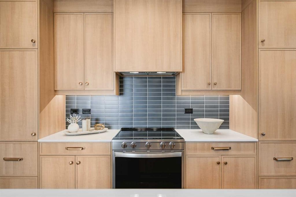 2301-55 Lucas Way Nw, Calgary, AB - Indoor Photo Showing Kitchen