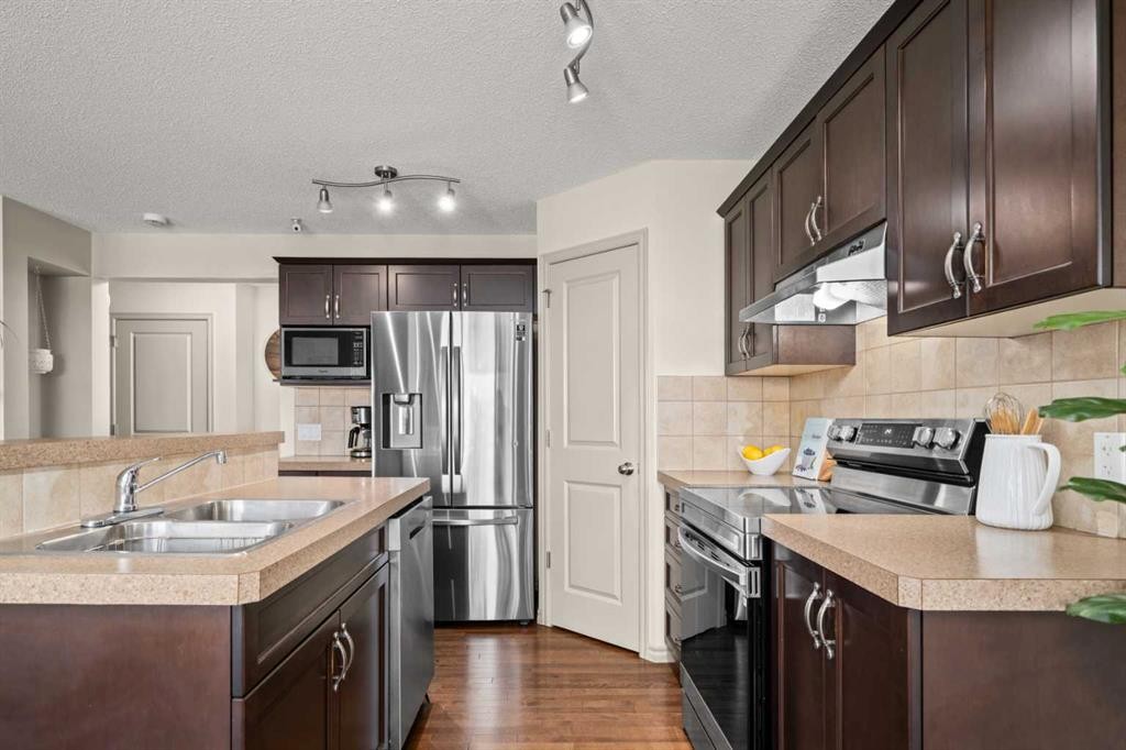 277 Brightonwoods Gardens Se, Calgary, AB - Indoor Photo Showing Kitchen With Double Sink With Upgraded Kitchen