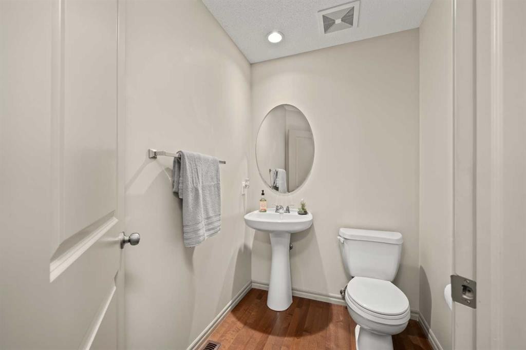 277 Brightonwoods Gardens Se, Calgary, AB - Indoor Photo Showing Bathroom