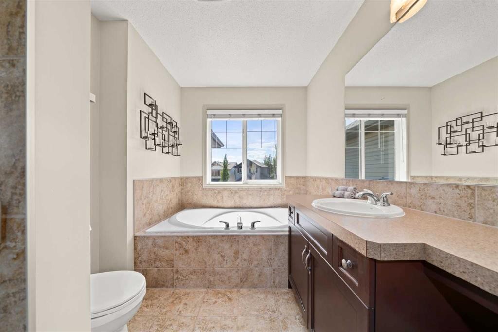 277 Brightonwoods Gardens Se, Calgary, AB - Indoor Photo Showing Bathroom
