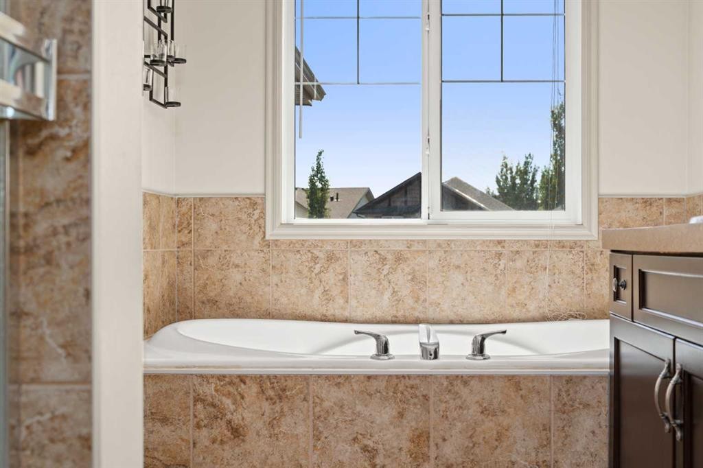 277 Brightonwoods Gardens Se, Calgary, AB - Indoor Photo Showing Bathroom