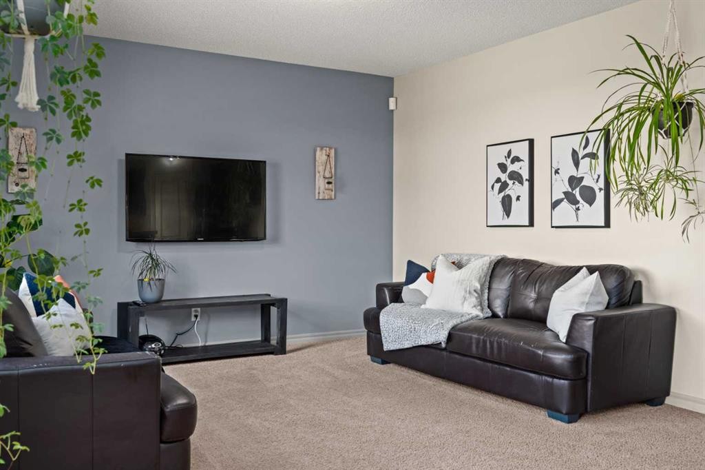 277 Brightonwoods Gardens Se, Calgary, AB - Indoor Photo Showing Living Room