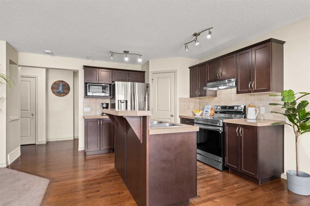 277 Brightonwoods Gardens Se, Calgary, AB - Indoor Photo Showing Kitchen