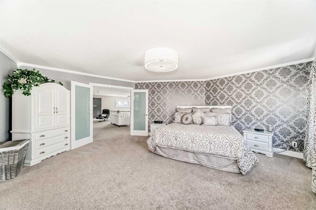 120 Kinniburgh Circle, Chestermere, AB - Indoor Photo Showing Bedroom
