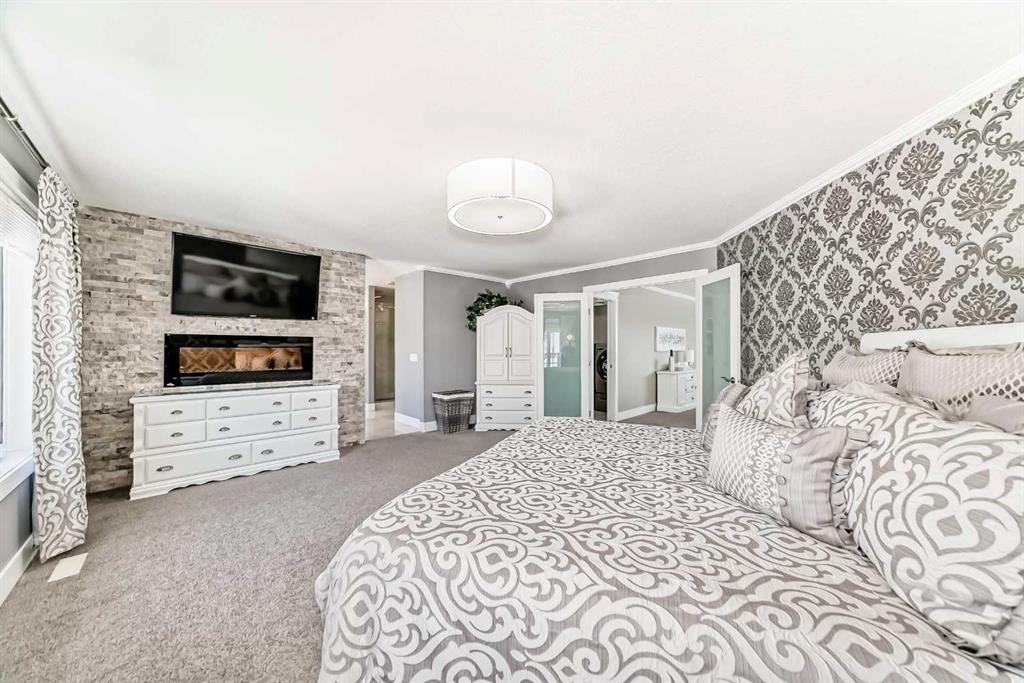 120 Kinniburgh Circle, Chestermere, AB - Indoor Photo Showing Bedroom