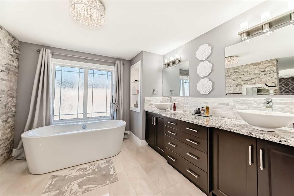 120 Kinniburgh Circle, Chestermere, AB - Indoor Photo Showing Bathroom