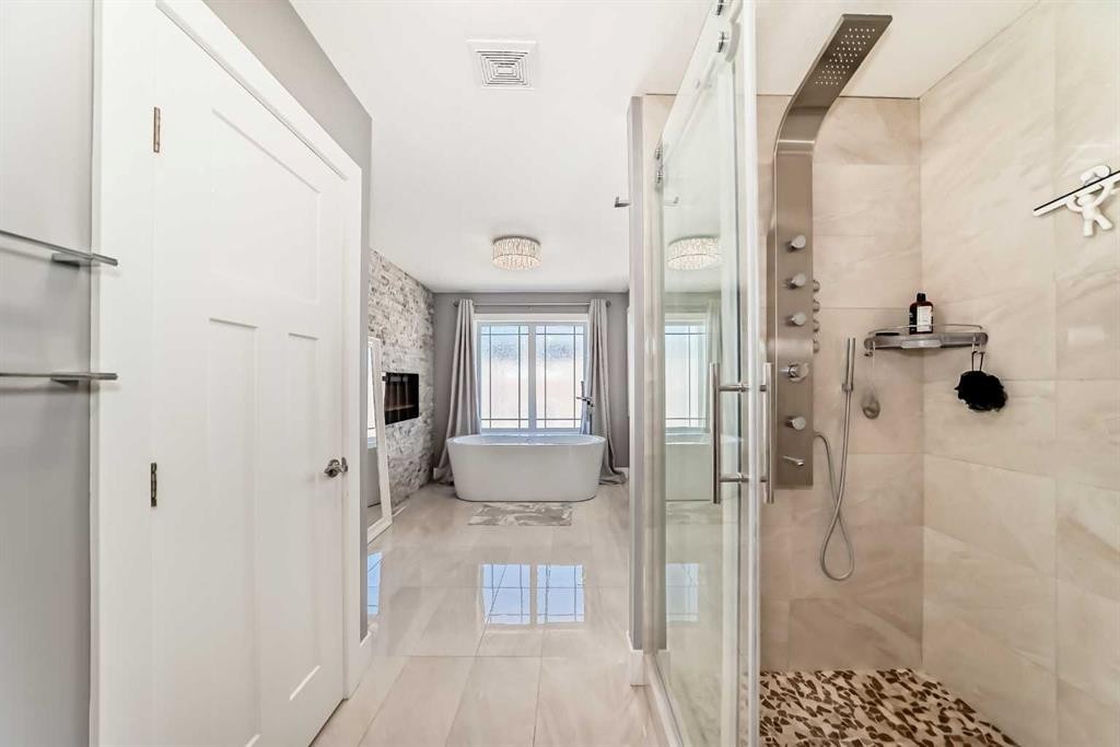 120 Kinniburgh Circle, Chestermere, AB - Indoor Photo Showing Bathroom