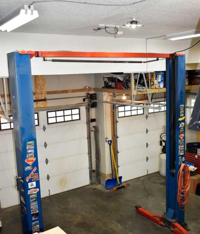 120 Kinniburgh Circle, Chestermere, AB - Indoor Photo Showing Garage