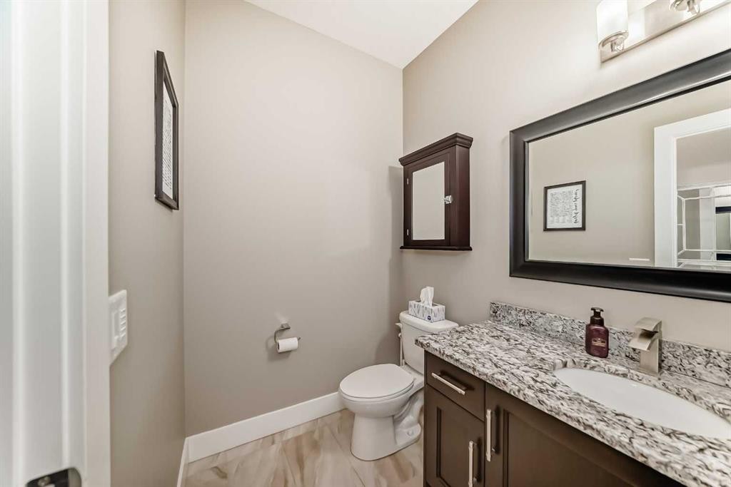 120 Kinniburgh Circle, Chestermere, AB - Indoor Photo Showing Bathroom