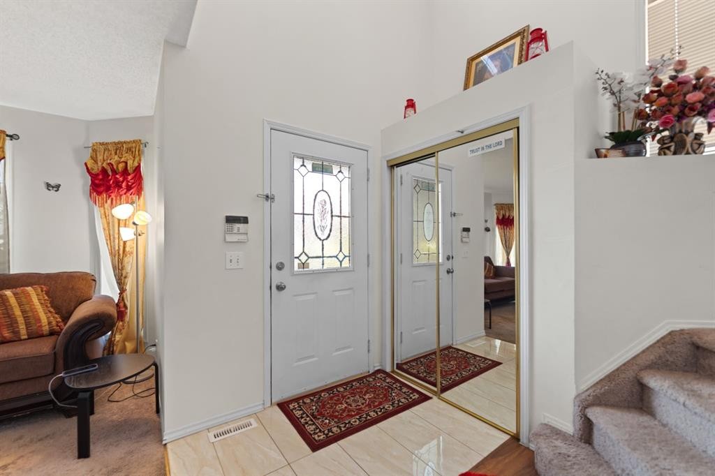 221 Tarington Close Ne, Calgary, AB