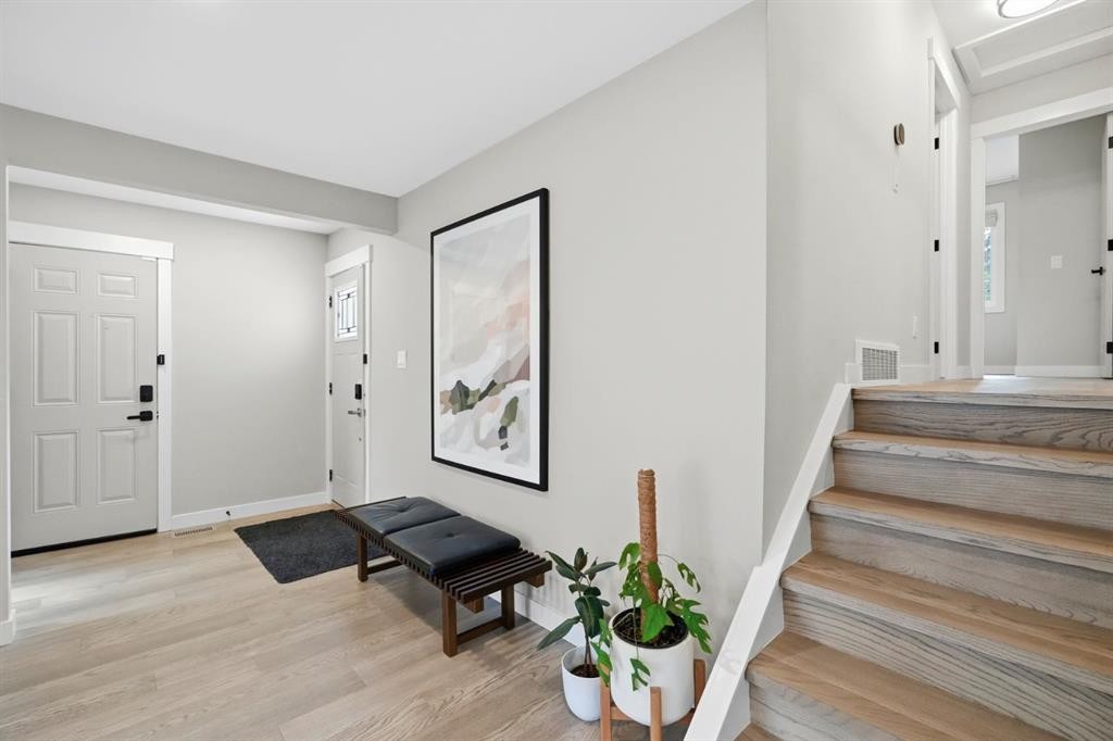 2924 Lathom Crescent Sw, Calgary, AB - Indoor Photo Showing Other Room