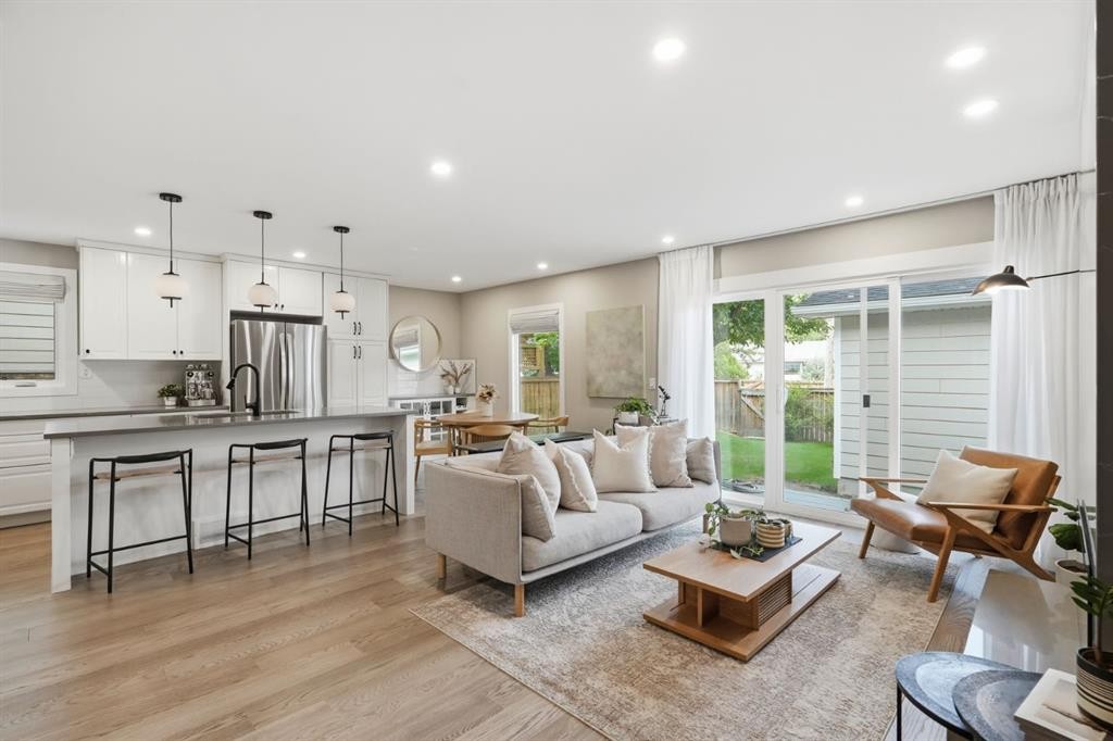 2924 Lathom Crescent Sw, Calgary, AB - Indoor