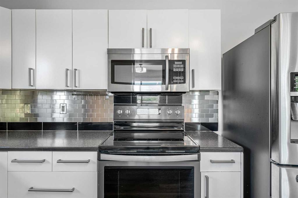 6824 Temple Drive Ne, Calgary, AB - Indoor Photo Showing Kitchen With Stainless Steel Kitchen With Upgraded Kitchen