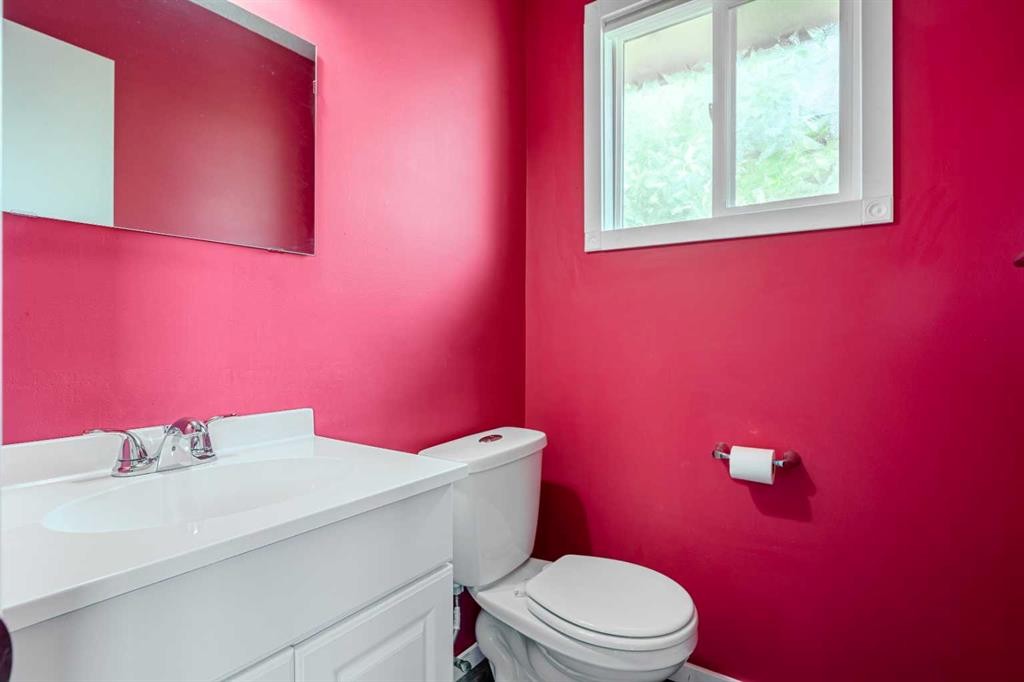 6824 Temple Drive Ne, Calgary, AB - Indoor Photo Showing Bathroom