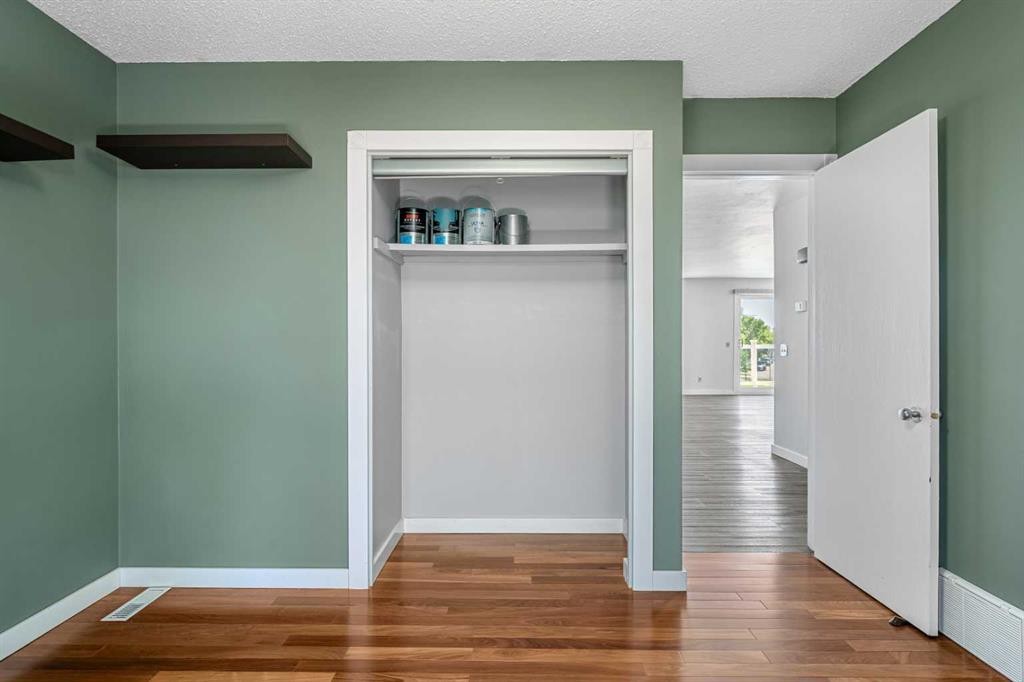 6824 Temple Drive Ne, Calgary, AB - Indoor Photo Showing Other Room