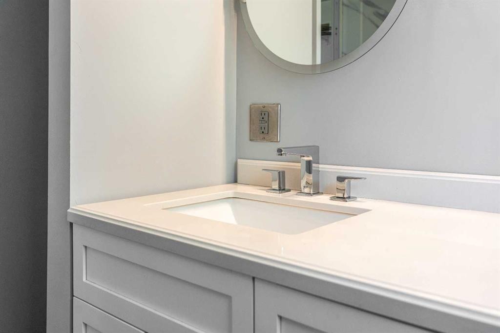 6824 Temple Drive Ne, Calgary, AB - Indoor Photo Showing Bathroom