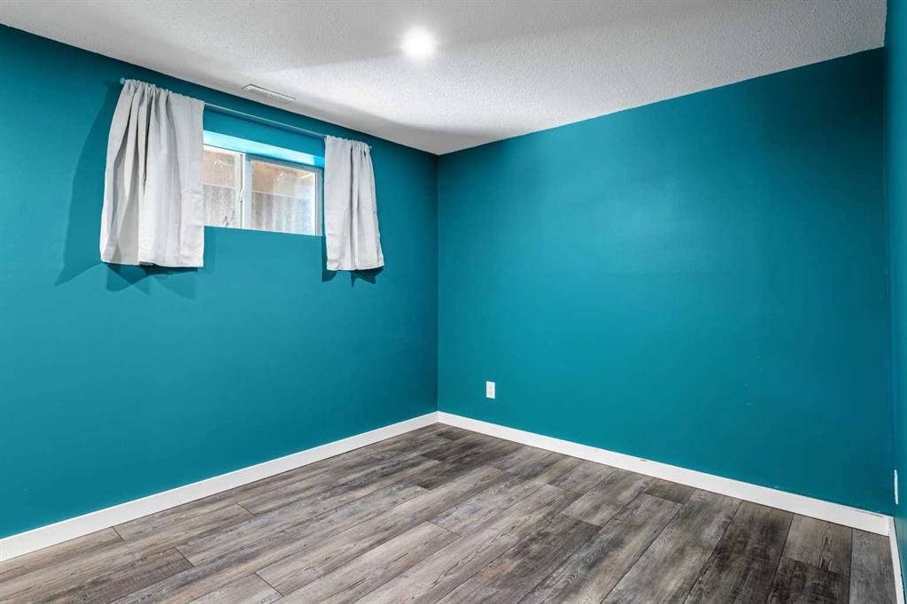6824 Temple Drive Ne, Calgary, AB - Indoor Photo Showing Other Room
