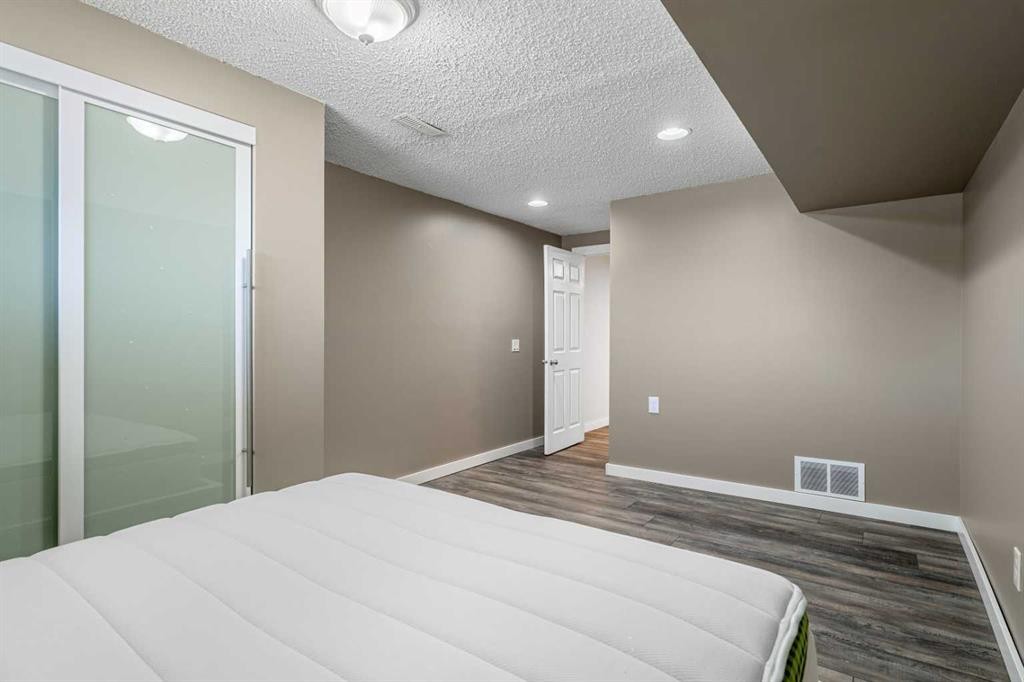6824 Temple Drive Ne, Calgary, AB - Indoor Photo Showing Bedroom