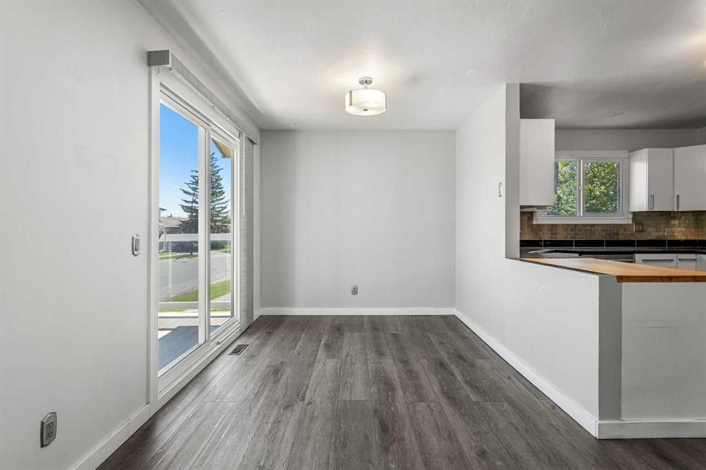 6824 Temple Drive Ne, Calgary, AB - Indoor Photo Showing Other Room
