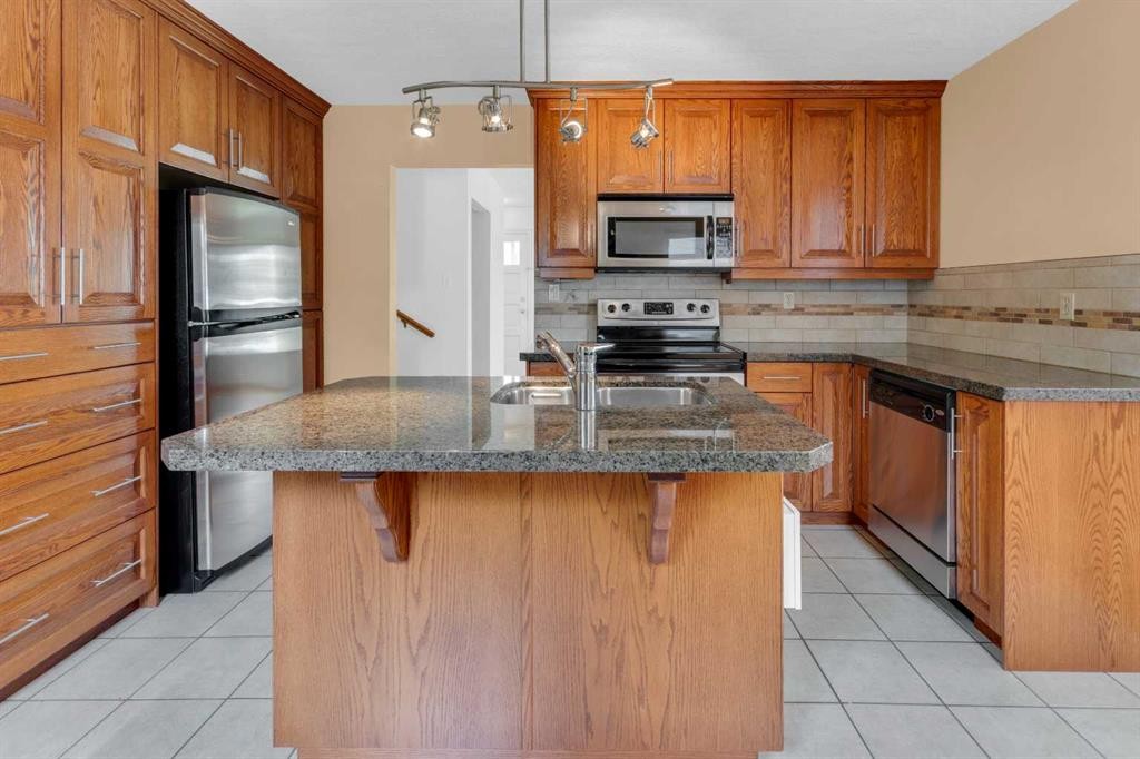 11224 Wilson Road Se, Calgary, AB - Indoor Photo Showing Kitchen