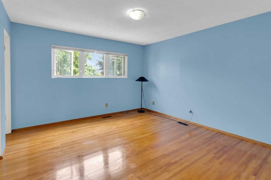 11224 Wilson Road Se, Calgary, AB - Indoor Photo Showing Other Room