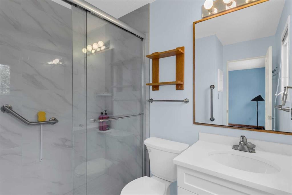 11224 Wilson Road Se, Calgary, AB - Indoor Photo Showing Bathroom